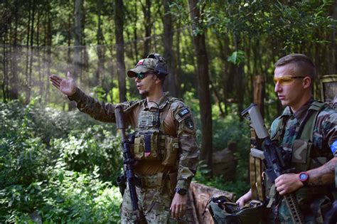 Fotografia maršála Malinovského pri riadení bojových operácií