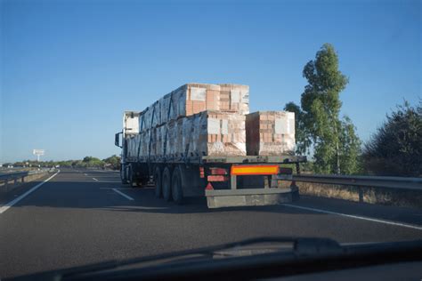 Doprava stavebných materiálov s vykládkou