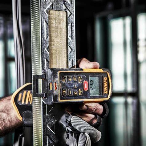 Ergonomický laserový diaľkomer DeWALT pre rýchle meranie
