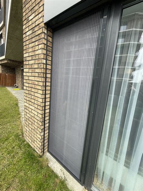 Aplikácia výstužnej sieťky na rohoch budovy