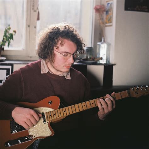 Jan Váňa portrét s gitarou