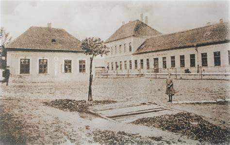 Historická budova evanjelickej školy v obci Píla