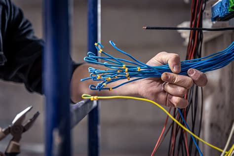 Ilustrácia elektrického drôtu s izoláciou