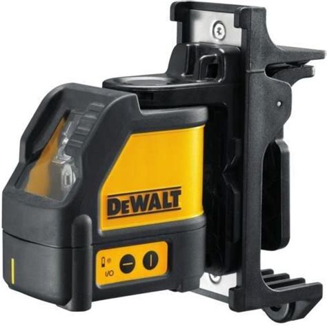 DEWALT DW088K upevnený na teleskopickej tyči