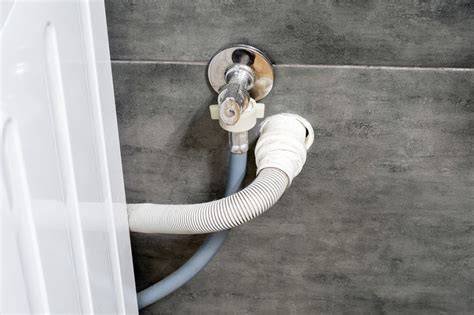 Detail pripojenia hadíc na vodu k bidetu