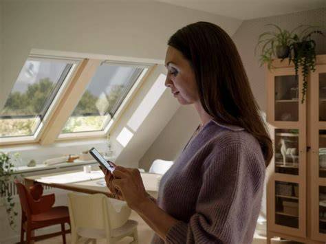 Moderné strešné okná VELUX s diaľkovým ovládaním