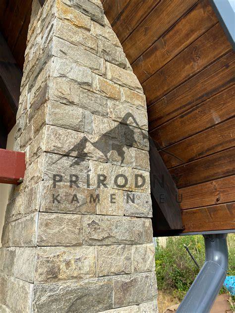 Detail textúry obkladu Castor Frio imitujúci prírodný kameň v béžovej farbe