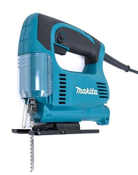 Elektrická priamočiara píla Makita v akcii