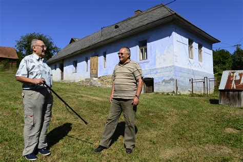 Chalupa, kde sa natáčali scény z filmu Pásla kone na betóne vo Finticiach