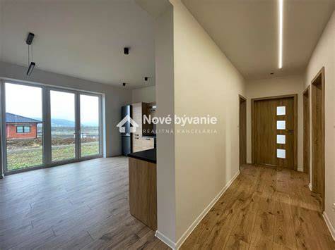 Moderná novostavba rodinného domu s garážou v Cíferi