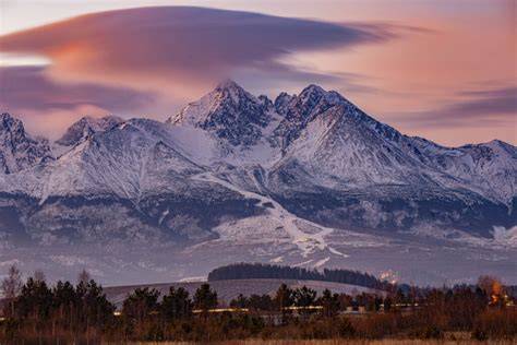 Vysoké Tatry s plesom a štítmi