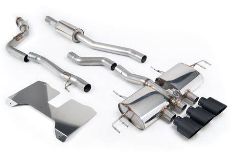 Autoservis s mechanikom kontrolujúcim výfukový systém