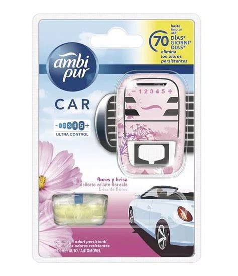 Detailný záber na náplň Ambi Pur Car v interiéri vozidla